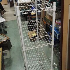 白い棚、キャスター付き、６０x３０x１２３、キッチンなどにも