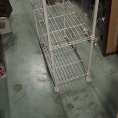 白い棚、キャスター付き、６０x３０x１２３、キッチンなどにもの画像