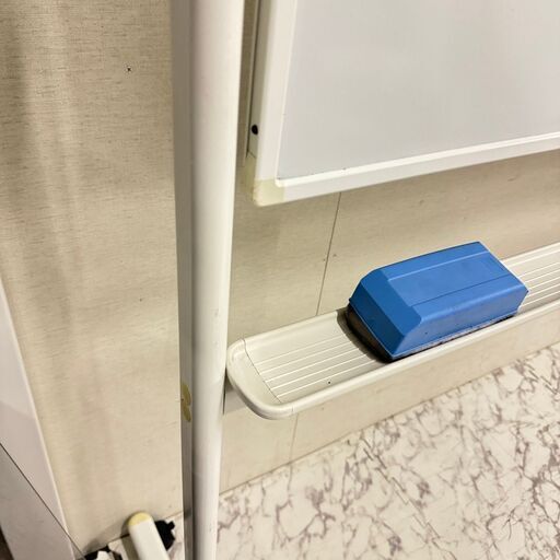  18252  PLUS キャスター付　ホワイトボード   ◆大阪市内・東大阪市他 6,000円以上ご購入で無料配達いたします！◆ ※