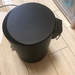 ゴミ箱の画像