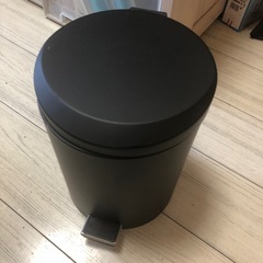 ゴミ箱の画像