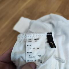 ②レディース　Mサイズ 64 白色パンツ　長ズボンの画像