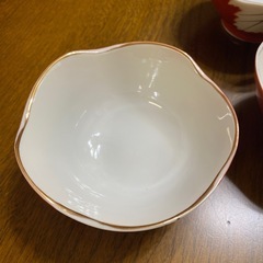 葉っぱの模様の小鉢4個セットの画像