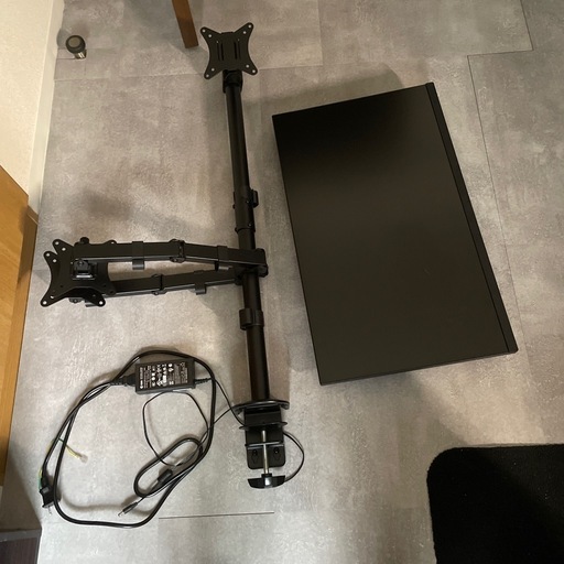 3台対応モニターアームと144Hz27インチディスプレイ付帯