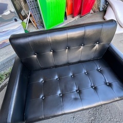 黒いソファの画像