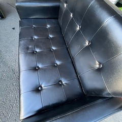 黒いソファの画像