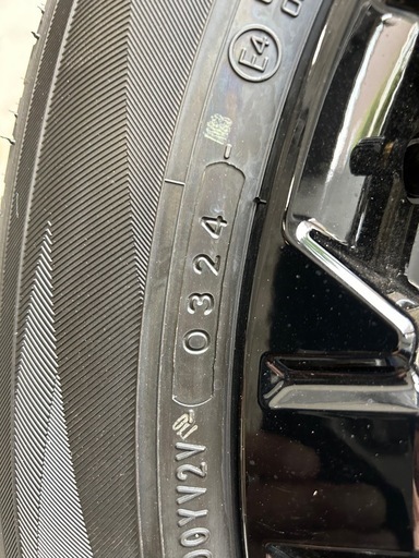 値下げ デリカ D5 シャモニー限定 純正18インチホイール&タイヤ　1台分