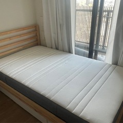 IKEAのベッド、マットレス、ベッド下収納ボックス 