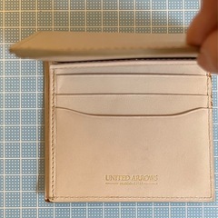UNITED ARROWS クリーム色 二つ折り財布の画像