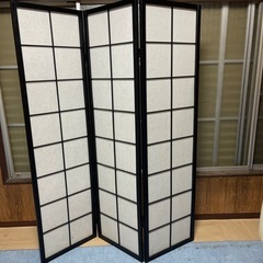 格子模様の間仕切り