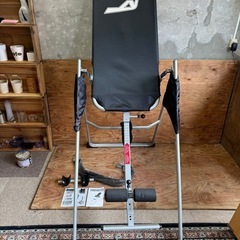 健康器具　健康グッズ　ストレッチャー　腰　背中伸ばして　