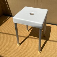 ニトリ　軽くて洗いやすいアルミ脚 抗菌風呂いす