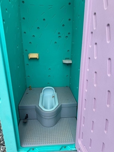 仮設トイレ
