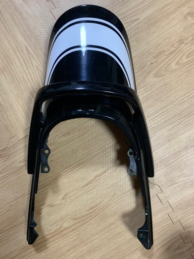 ゼファー1100  黒白火の玉カラー　テールカウル希少　最終値下げ