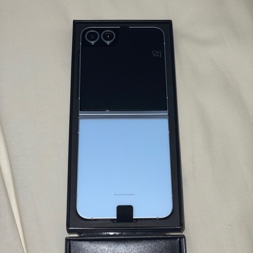 ほぼ新品 Galaxy Z Flip6 SIMフリー ブルー 256GB おまけ付き ほぼ新品 Galaxy Z Flip6 SIMフリー ブルー 256GB おまけ付き