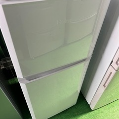 ⭐️HAIER⭐️ 冷凍冷蔵庫 2017年 121L ⚠️傷あり 大阪市近郊配送無料 ご来店時、ガンお値引き‼️Haier(ハイアール) 2017年製 121L 2ドア冷蔵庫?