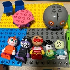 おおきなバイキンじょうとだだんだんブロックバケツの画像