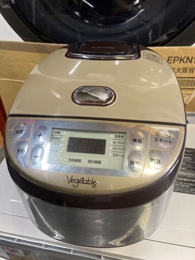 ☆中古￥3,800！太知ホールディングス　5.5合マイコン炊飯ジャー　家電　GD-M102型　2018年製　【BH107】