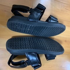 黒　サンダルの画像