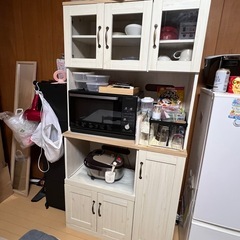 食器棚、オーブンレンジ、炊飯器