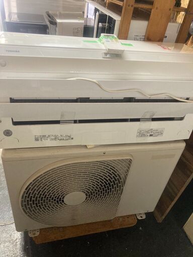 ☆中古￥45,800！TOSHIBA　12畳用2.8kwルームエアコン　家電　2021年製　RAS-G281R(W)型　【BH121】