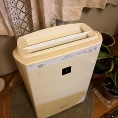 9/1まで　シャープ　空気清浄機　FU-D51-Wの画像