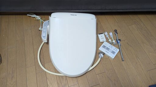 【現在取引中】パナソニック製　暖房温水便座（自動開閉機能付き）です。