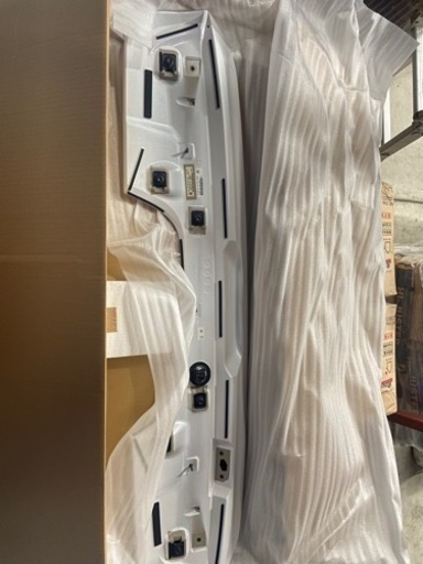 新車外し✨ランクル300 純正リヤスポイラー❗️