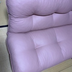 ほぼ未使用　ピンクの2人がけソファ