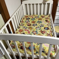 ベビーベッドの画像