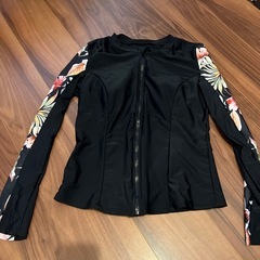 ラッシュガードLサイズ　上
