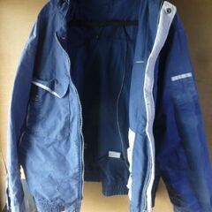 空調服長袖２着とファン、バッテリー1組を格安で売ります。