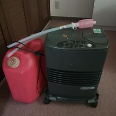 電気ストーブと灯油入れ
