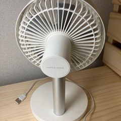 USB充電　コンパクト扇風機の画像