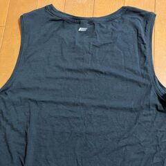 黒のノースリーブシャツの画像