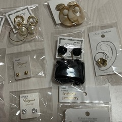 ピアス20組＋片耳1点まとめての画像