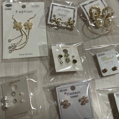 ピアス20組＋片耳1点まとめての画像