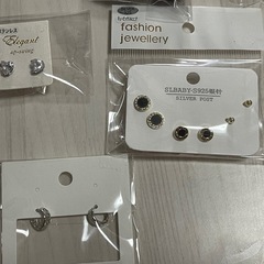 ピアス20組＋片耳1点まとめての画像