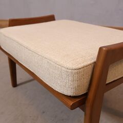 ACME FURNITURE(アクメファニチャー)のDELMAR(デルマー) オットマンです。ヴィンテージスタイルのレトロなスツールはブルックリンスタイルや西海岸スタイルなどにもおススメ！の画像