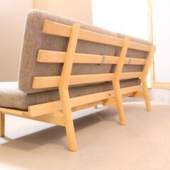 karimoku(カリモク家具)よりWG3012 2.5人掛けソファです！優しい木の