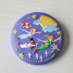 バンダイ　ディズニー刺繍缶バッジ