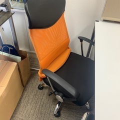 オフィス用の椅子