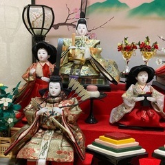 雛人形ガラスケース入りの画像