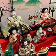 雛人形ガラスケース入りの画像