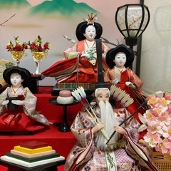 雛人形ガラスケース入りの画像