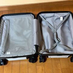 お取引進行中【無料】【鍵無し】無印良品スーツケース白 トラベルキャリーバッグの画像