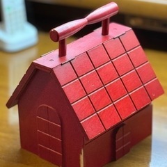 家の形した裁縫道具入れの画像