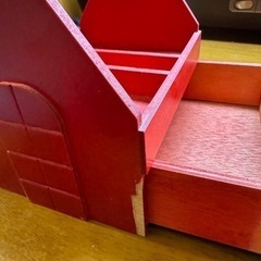 家の形した裁縫道具入れの画像