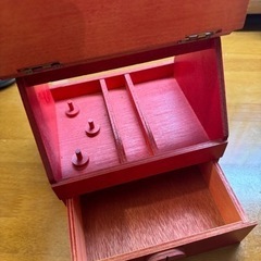 家の形した裁縫道具入れの画像