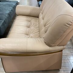 合皮×木｜2人掛けソファーのご紹介ですの画像